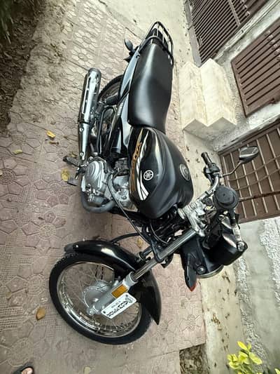 Black Yamaha YB 125Z For Sale