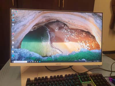 Samsung  Professional borderless Monitor for sale