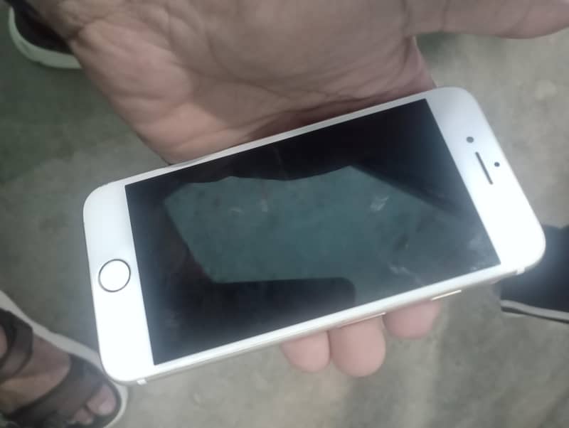 Apple iPhone 7 0