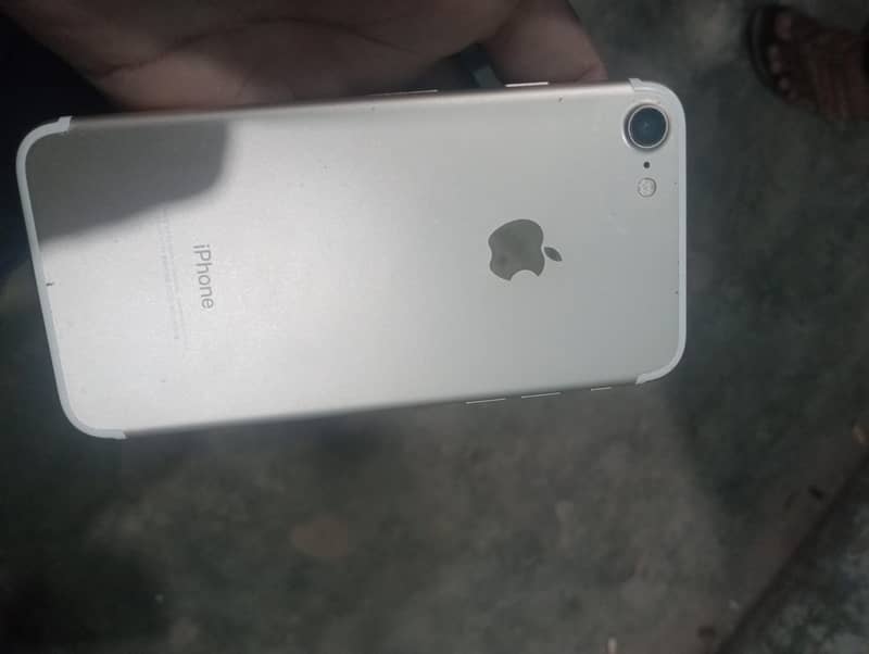 Apple iPhone 7 2