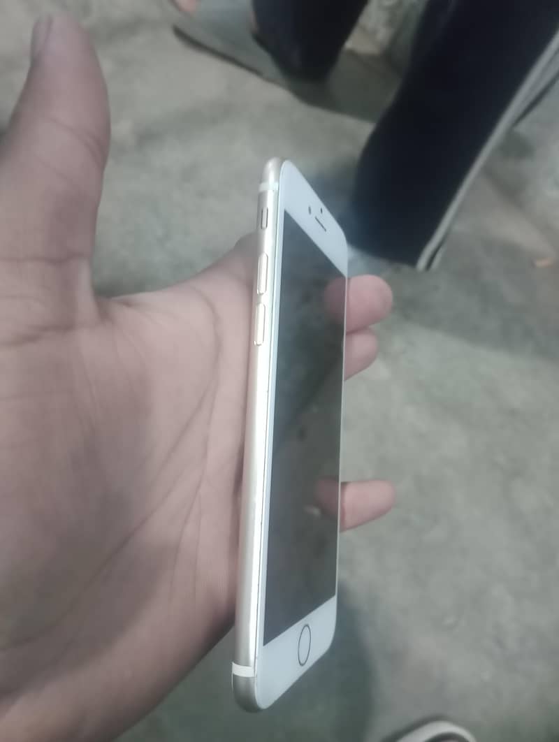 Apple iPhone 7 3