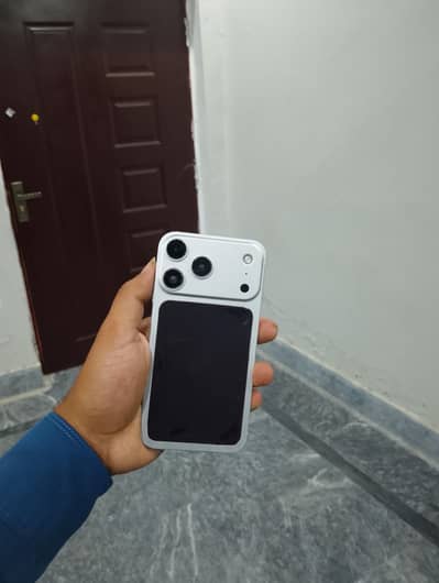 Apple iPhone XR converted 17 pro
