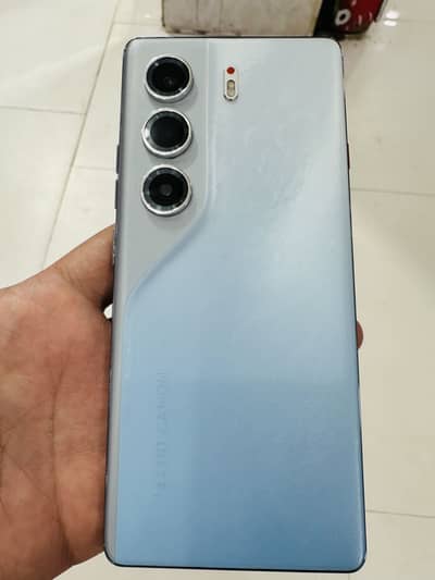 Tecno CAMON 40 Pro    256 gb