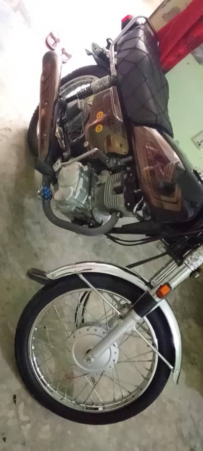 Honda salf start Golden edition 24 modal 25 shap