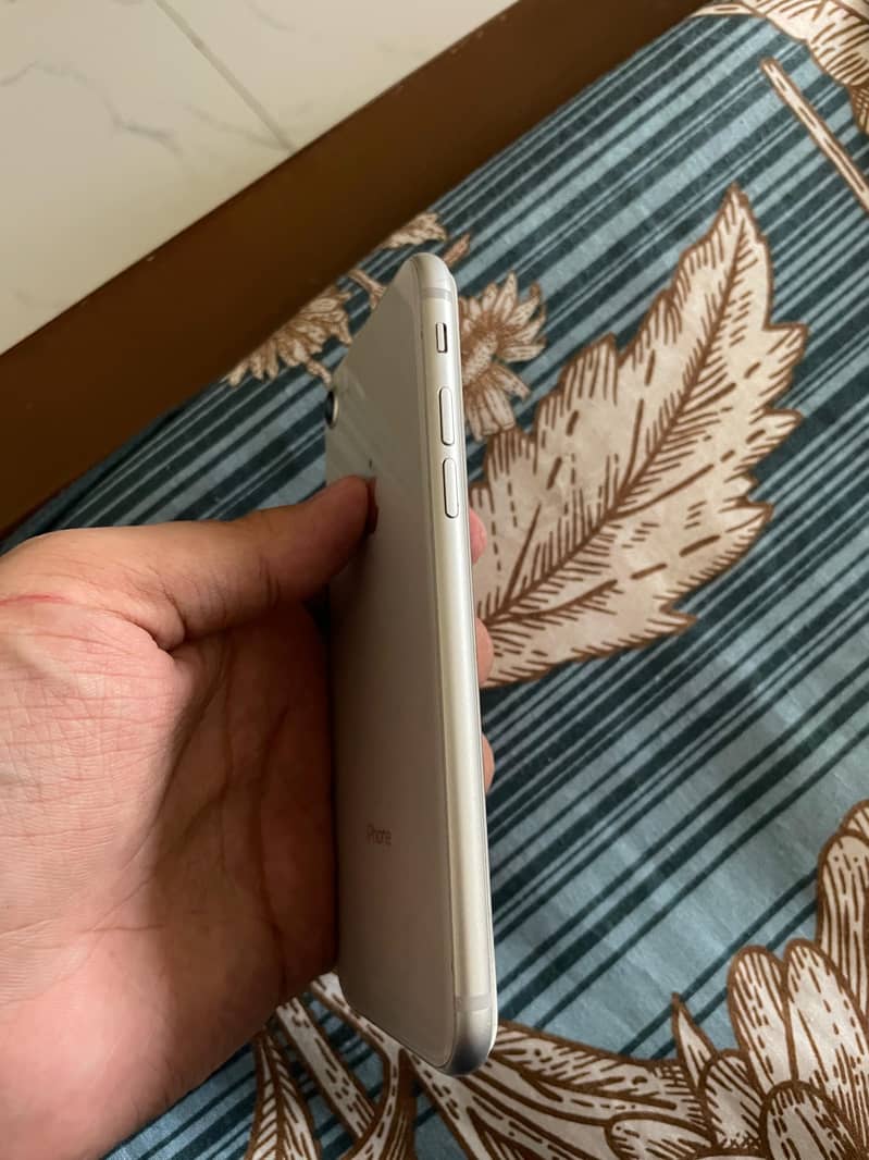 Apple iPhone 8 4