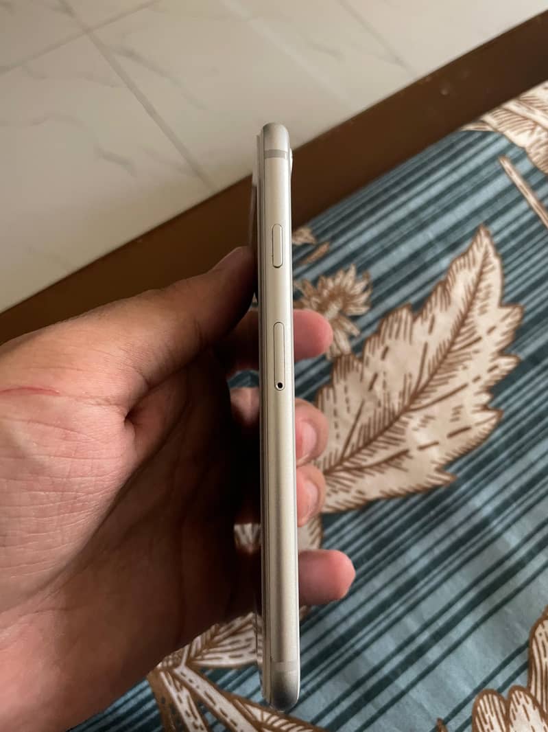 Apple iPhone 8 5