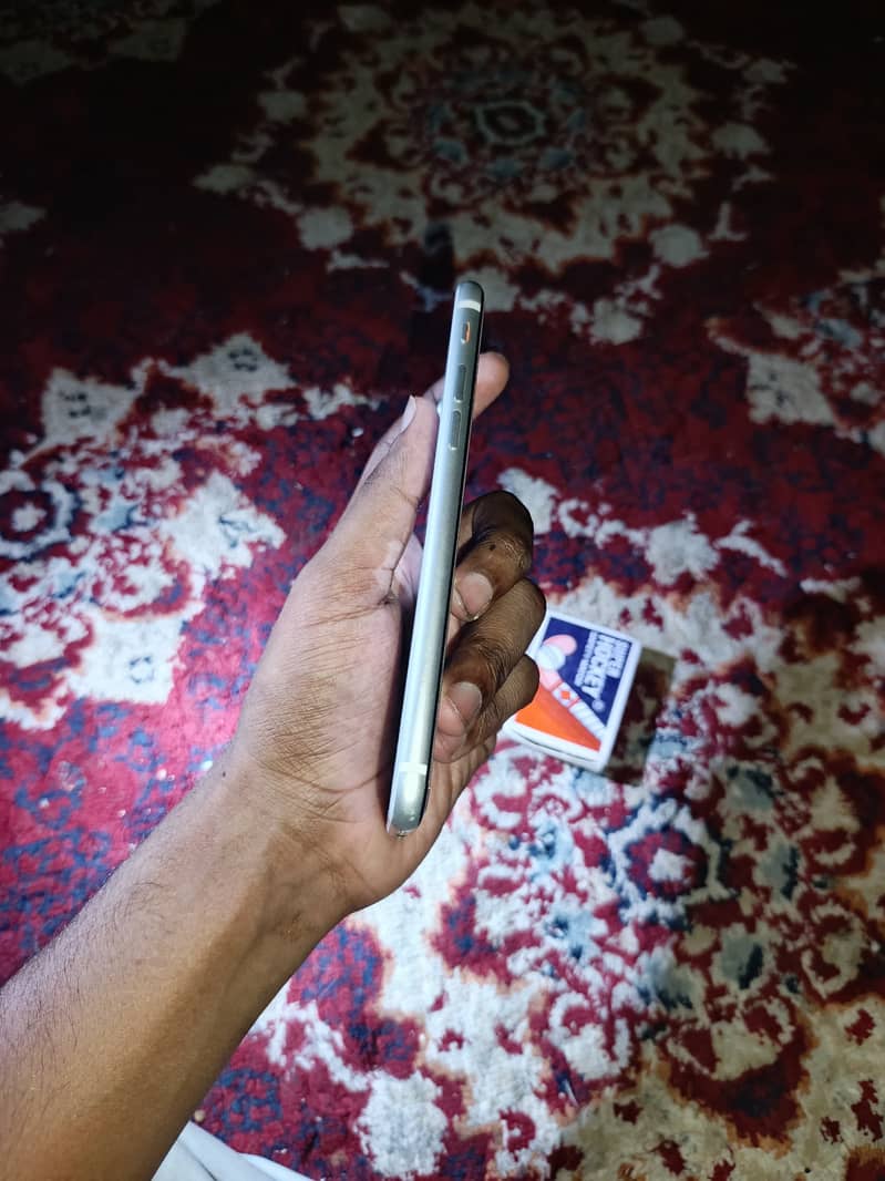 Apple iPhone SE 64gb battery service 1