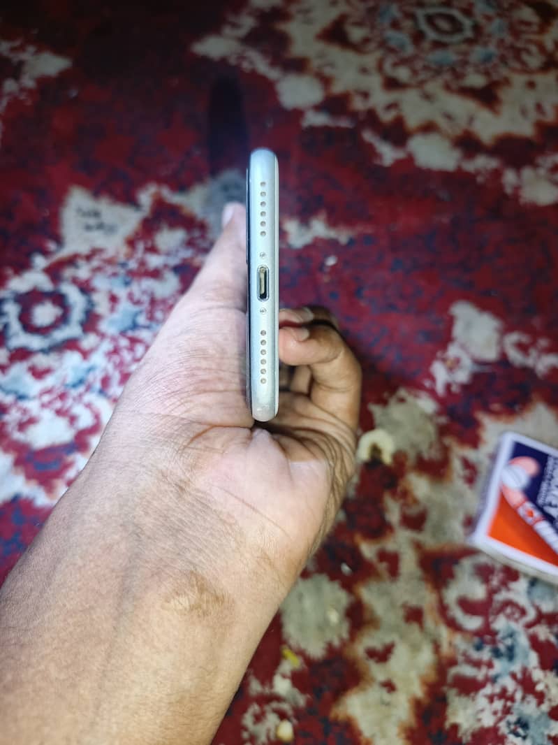 Apple iPhone SE 64gb battery service 2