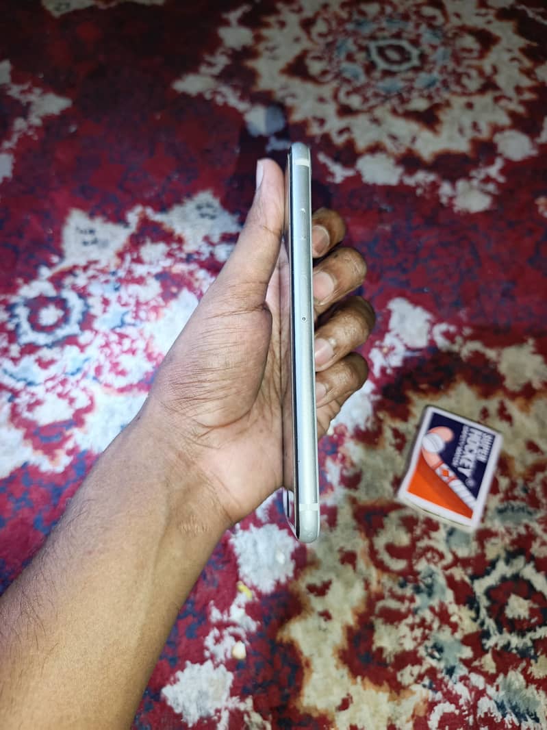 Apple iPhone SE 64gb battery service 3