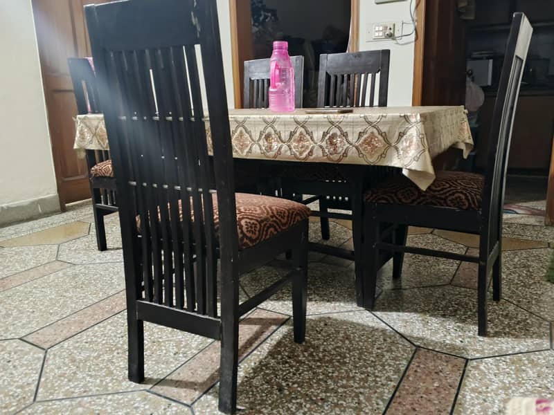 6 seater Dining table 0
