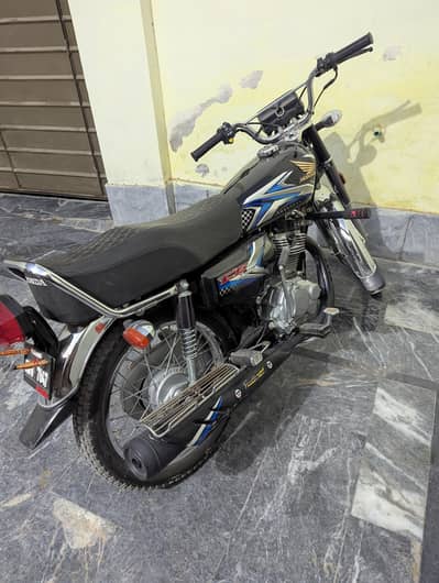 Honda 125 only 3800 km driven