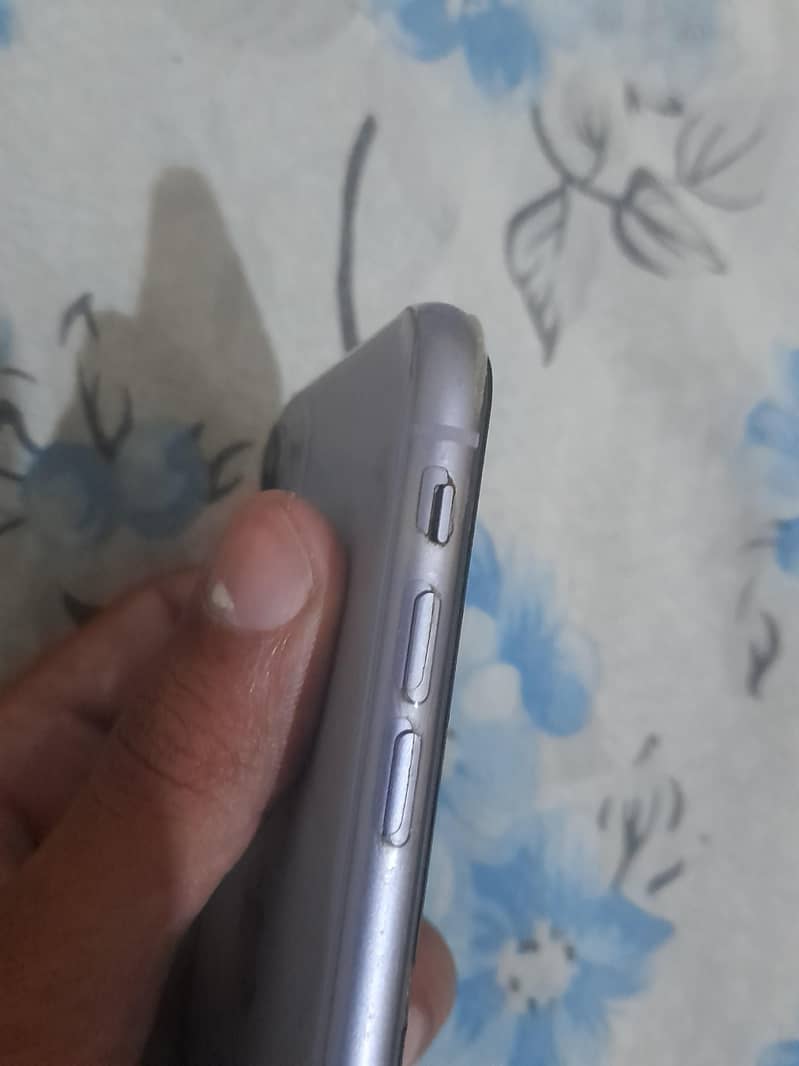 Apple iPhone 11 4