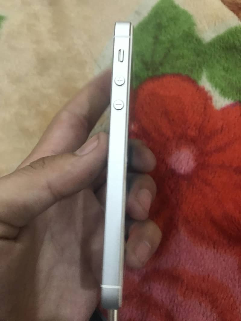 iPhone 5SE 2016 Bypassed 16