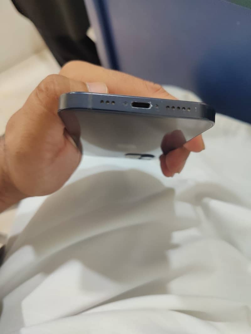 Apple iPhone 12 4