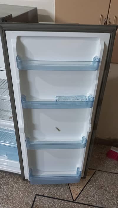 Mini refrigerator freezer single door