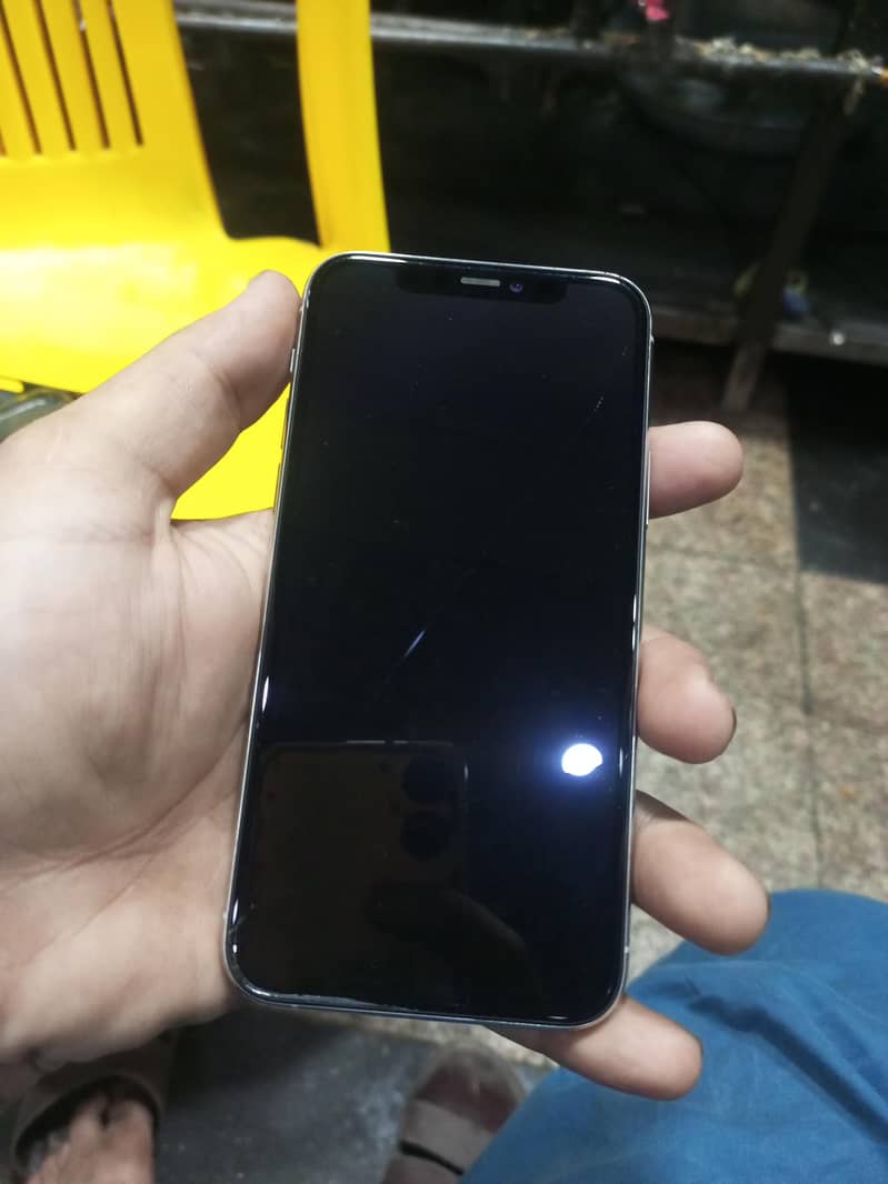 Apple iPhone 11 Pro 1