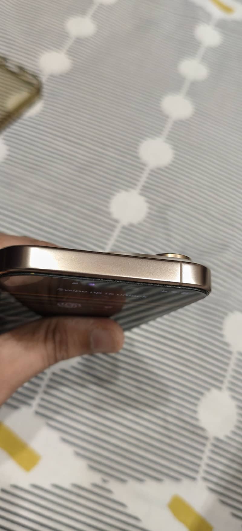 Apple iPhone 16 Pro 0