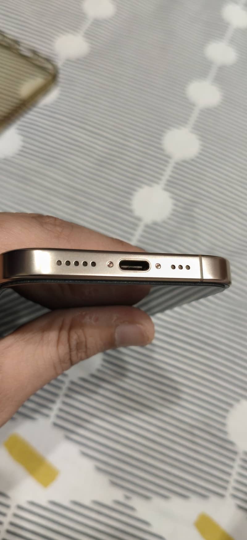 Apple iPhone 16 Pro 3