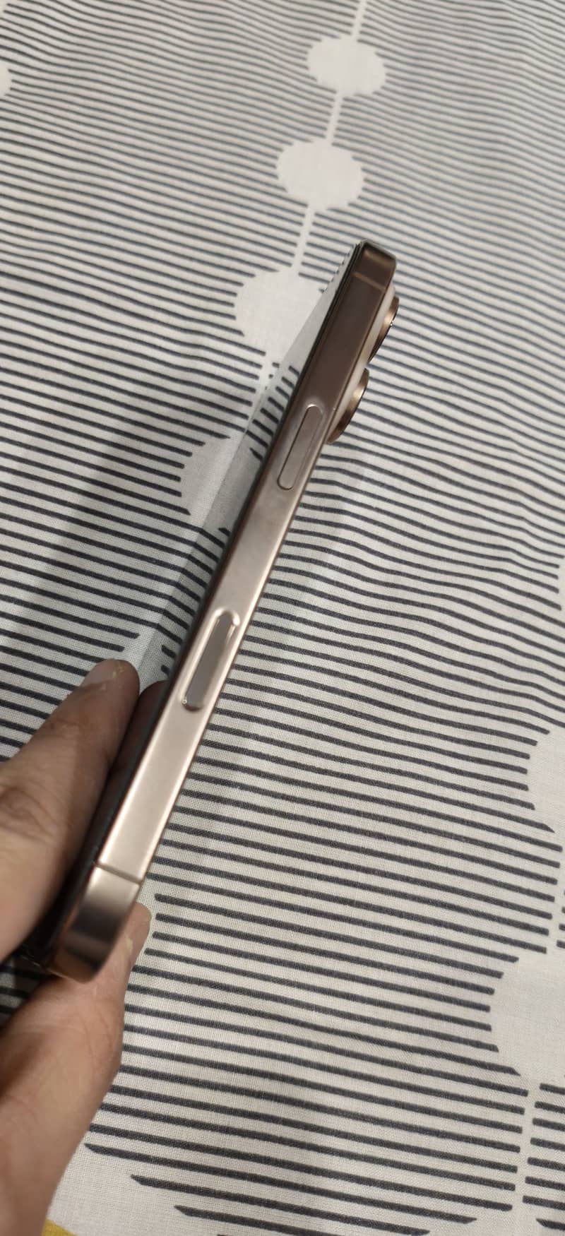 Apple iPhone 16 Pro 4