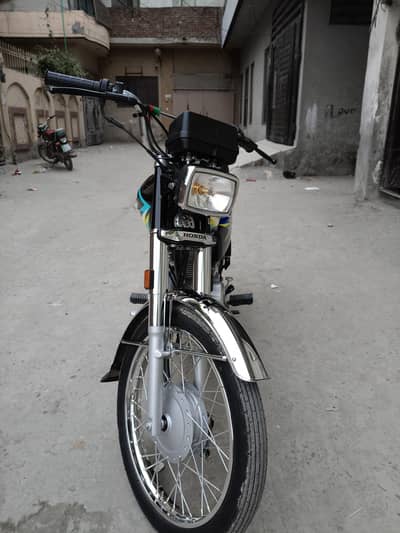 showroom condition 125 10/10 condition