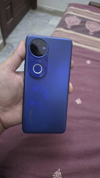 Vivo V50