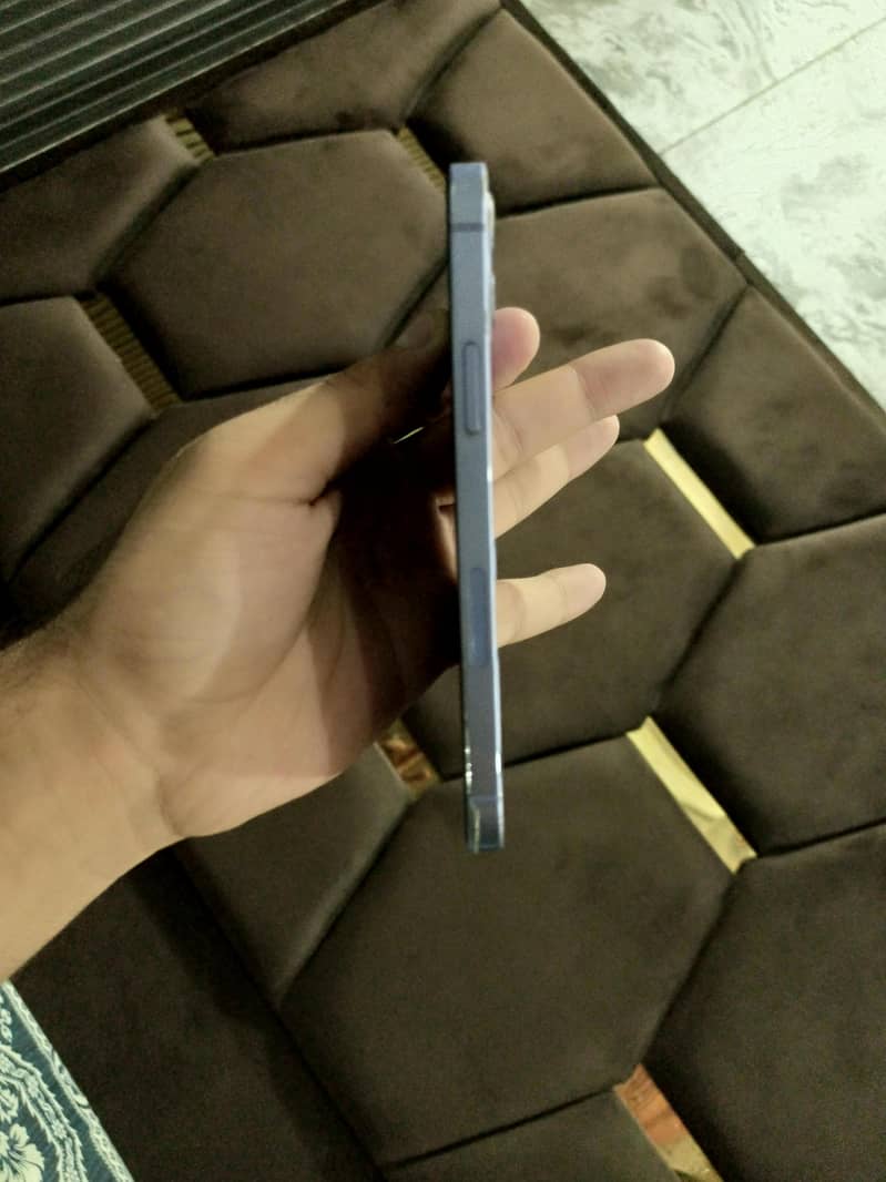 iPhone 12 3