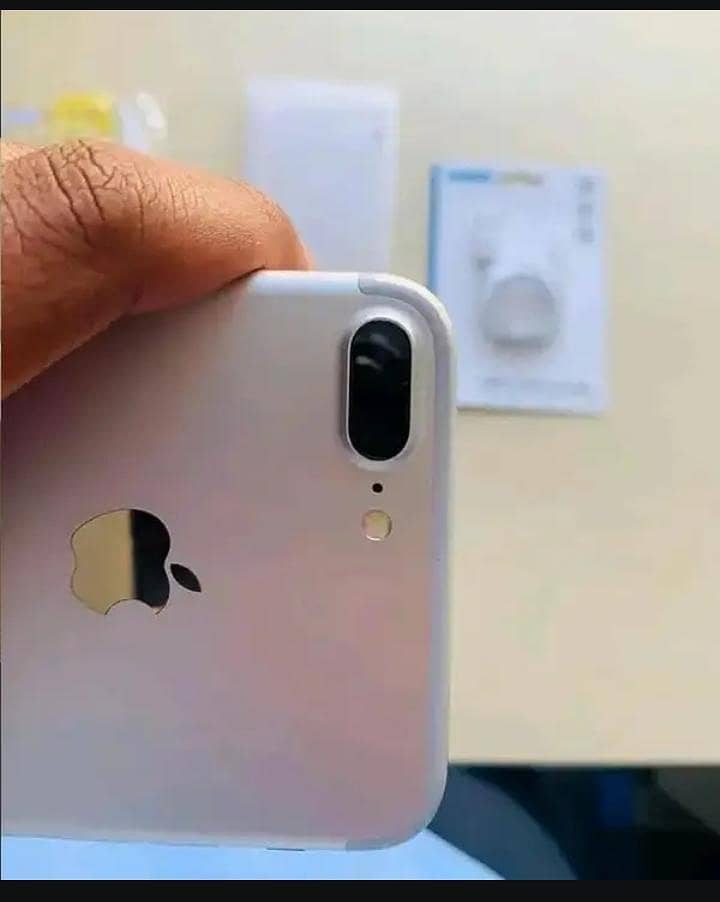 Apple iPhone 7 Plus 0