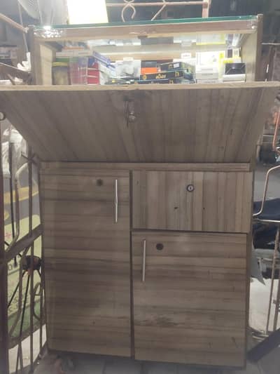 Wooden Counter Table for Sale (Good Condition)