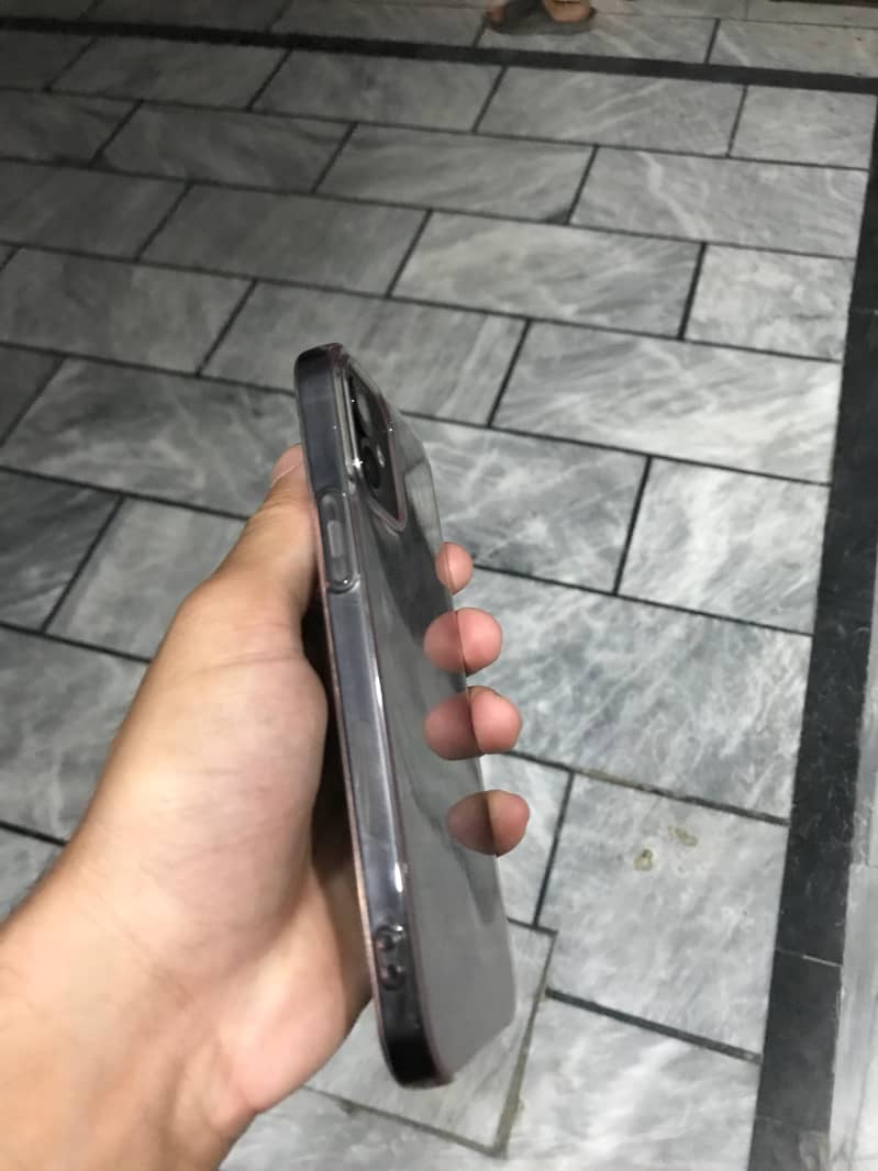 Apple iPhone 12 3