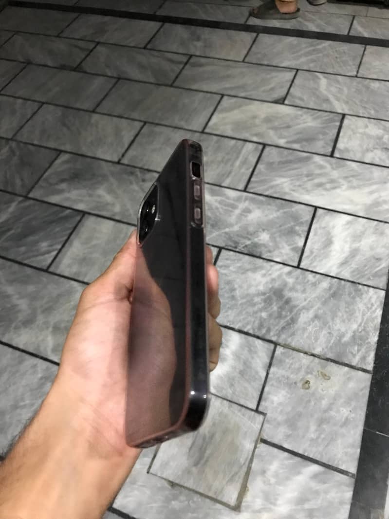 Apple iPhone 12 10