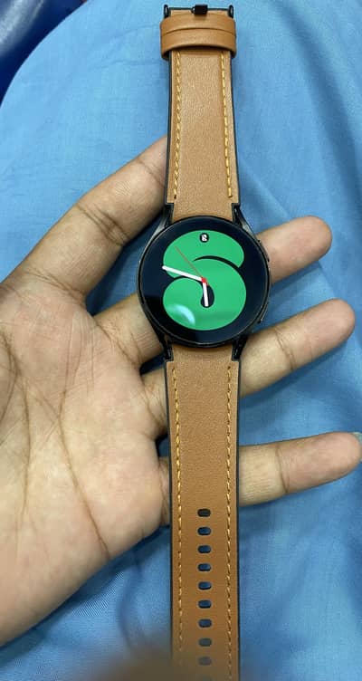 Samsung watch -4 with chrger and box with strap
