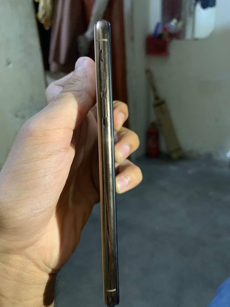 iPhone XS max 4