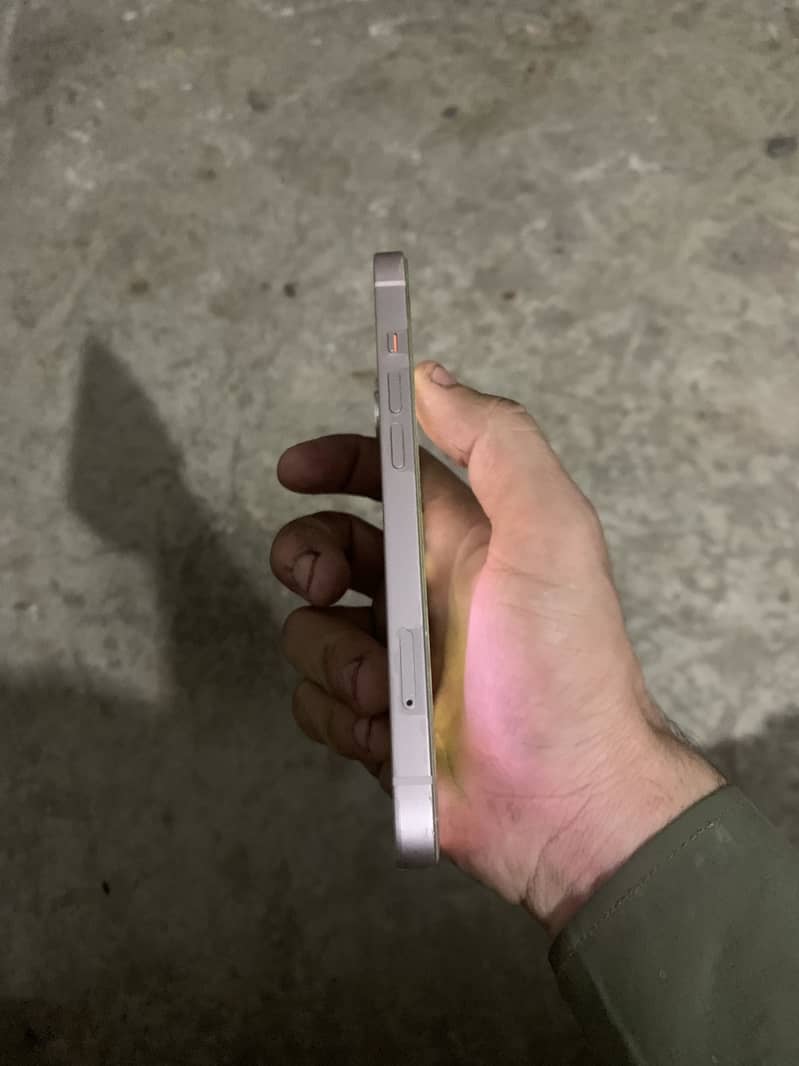 Apple iPhone 13 3