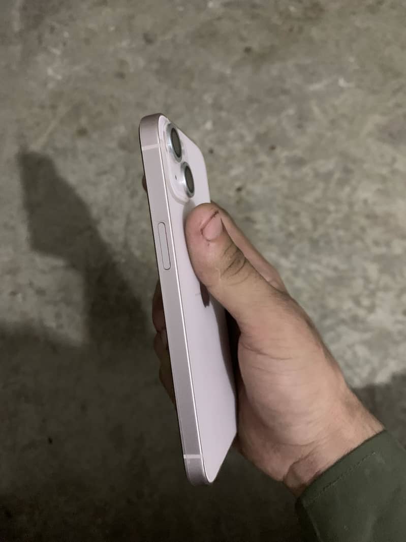 Apple iPhone 13 4