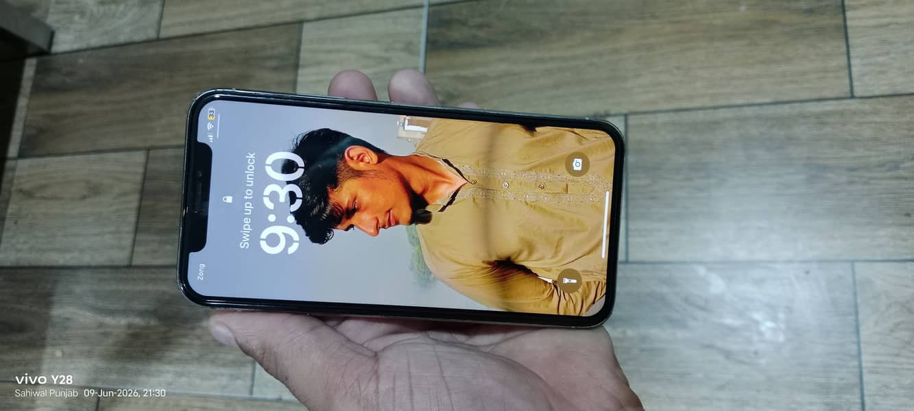 iPhone X mobile 4