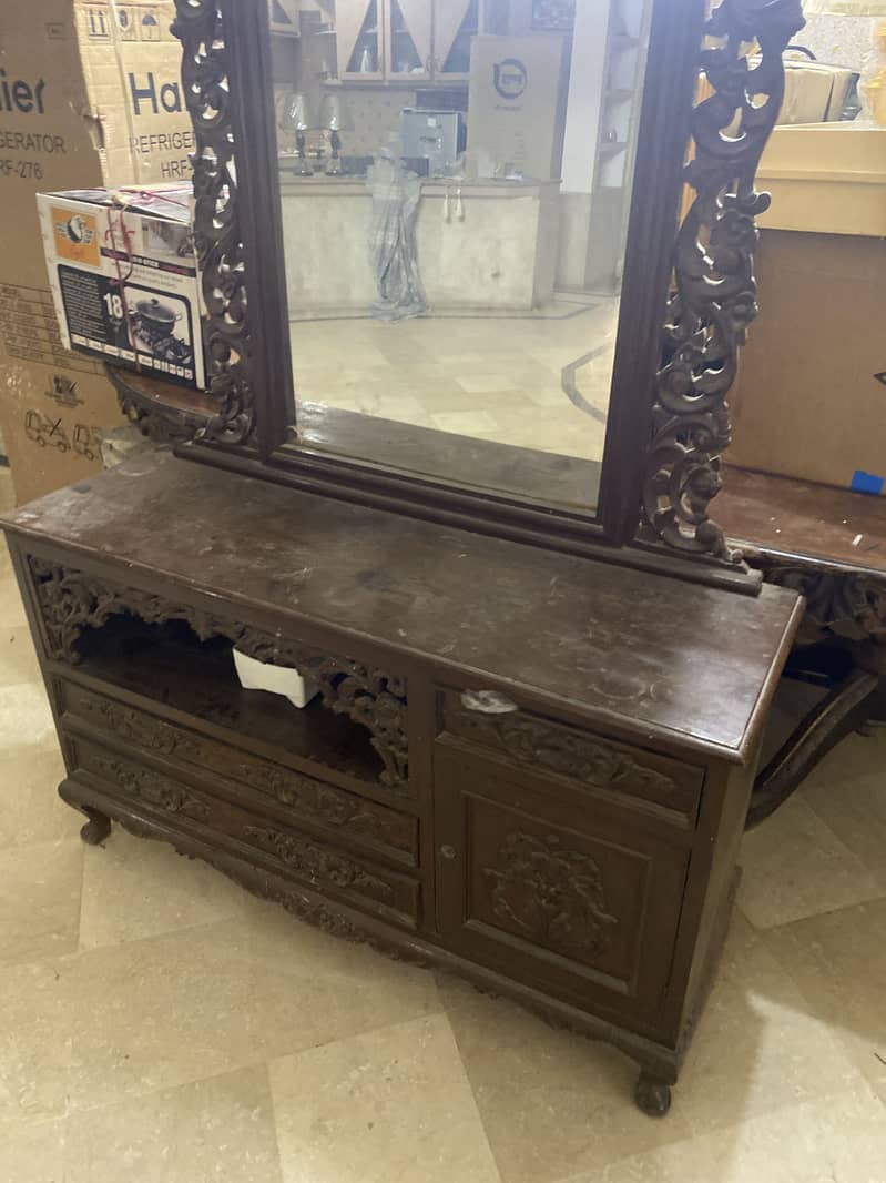 Dressing Table 0