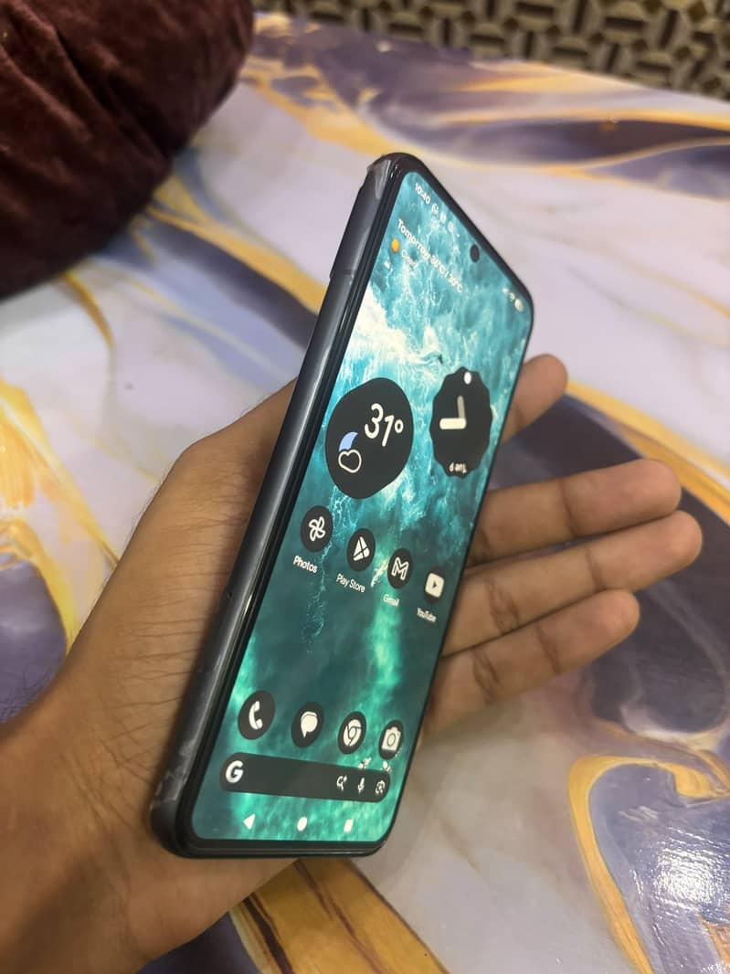 Google Pixel 8 4
