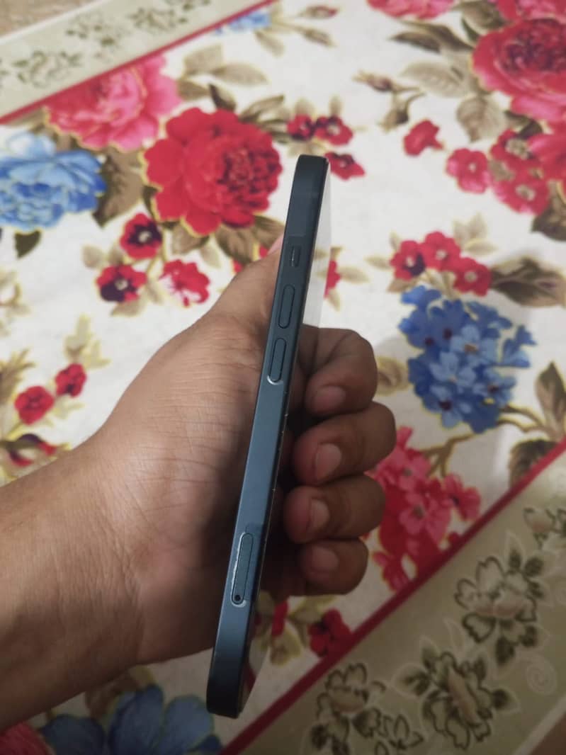 Apple iPhone 13 3