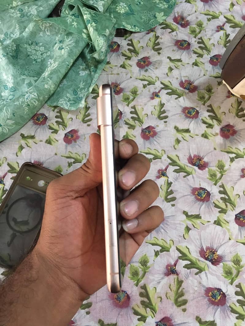 Google Pixel 8 4