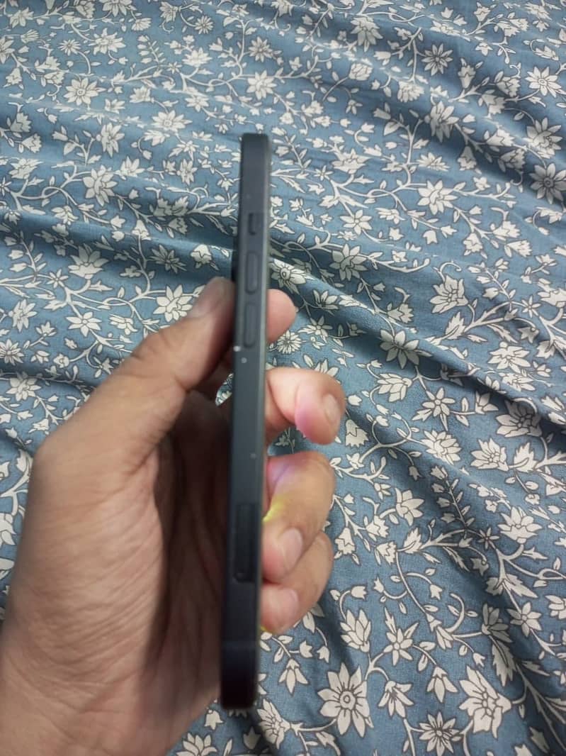 Apple iPhone 13 2