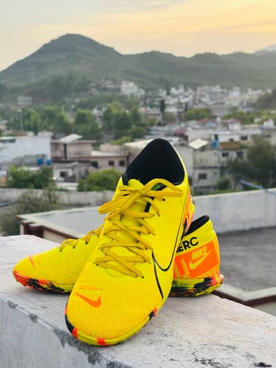Nike mercurial football indoor grippers