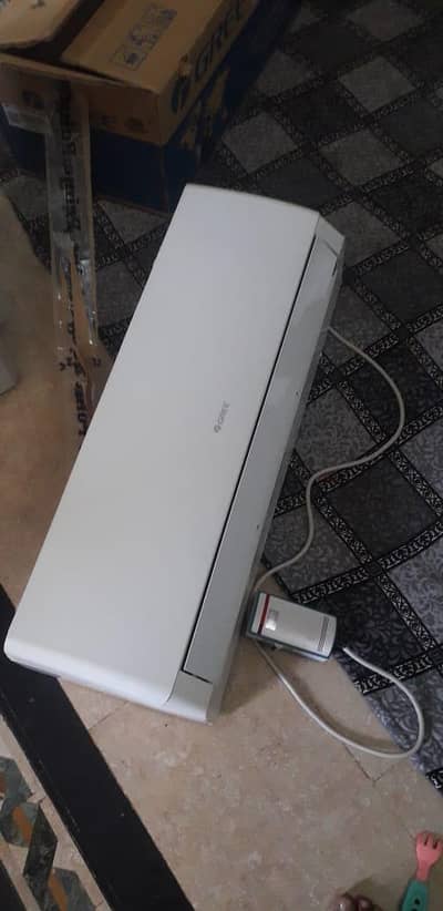 Gree 1 Ton DC Inverter Only 3 Month Used