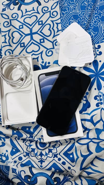 iPhone 12 – Black | Factory Unlocked | Premium Condition
