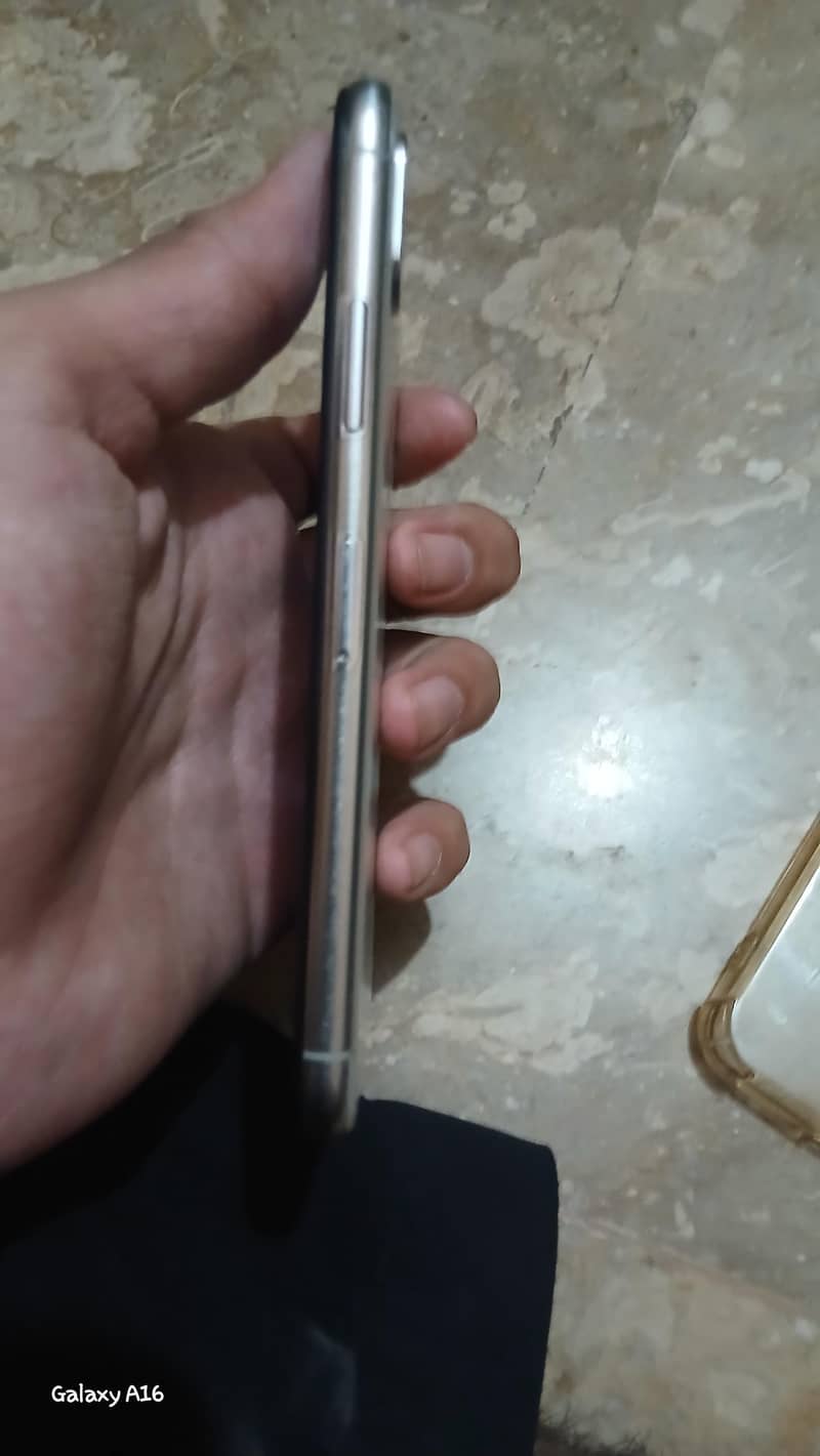 Apple iPhone X 3
