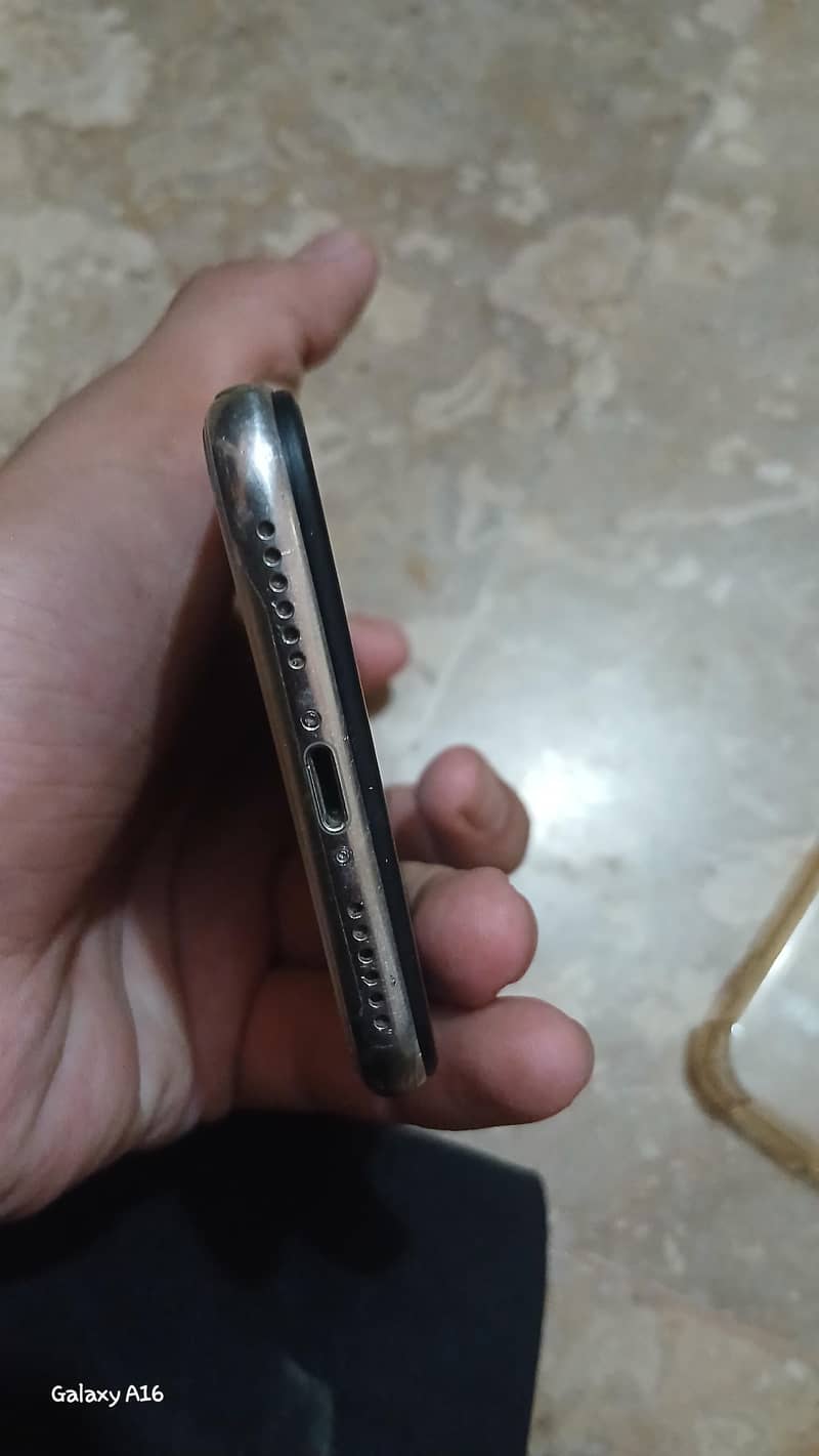 Apple iPhone X 5