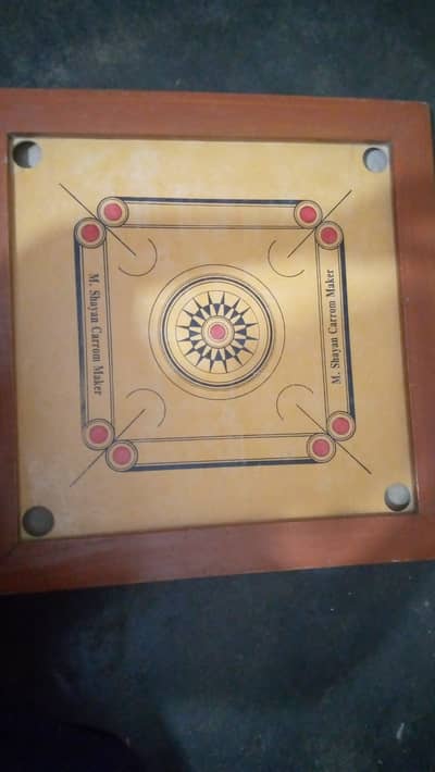 Carrom board
