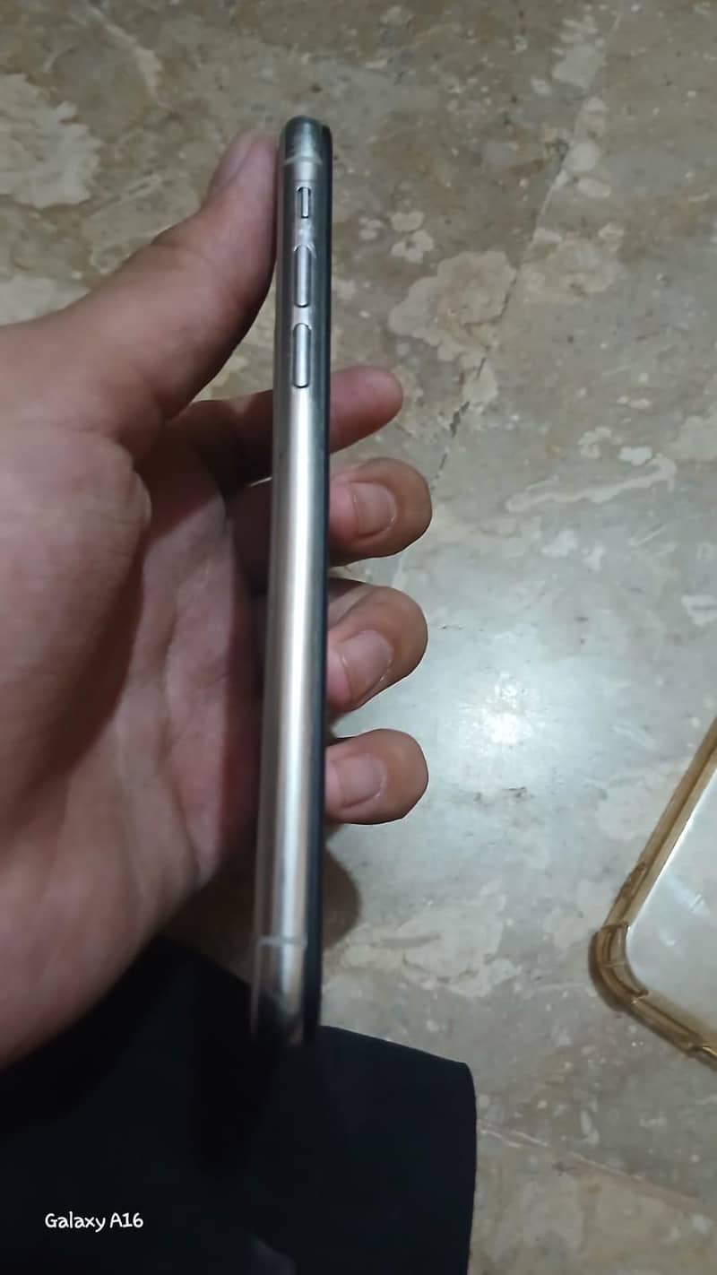 Apple iPhone X 3