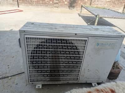 orient ac 1 ton buss gas nhi ha working krty hua bnd Kiya tha gass nhi