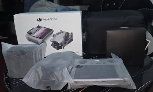DJI mini 5pro flying combo