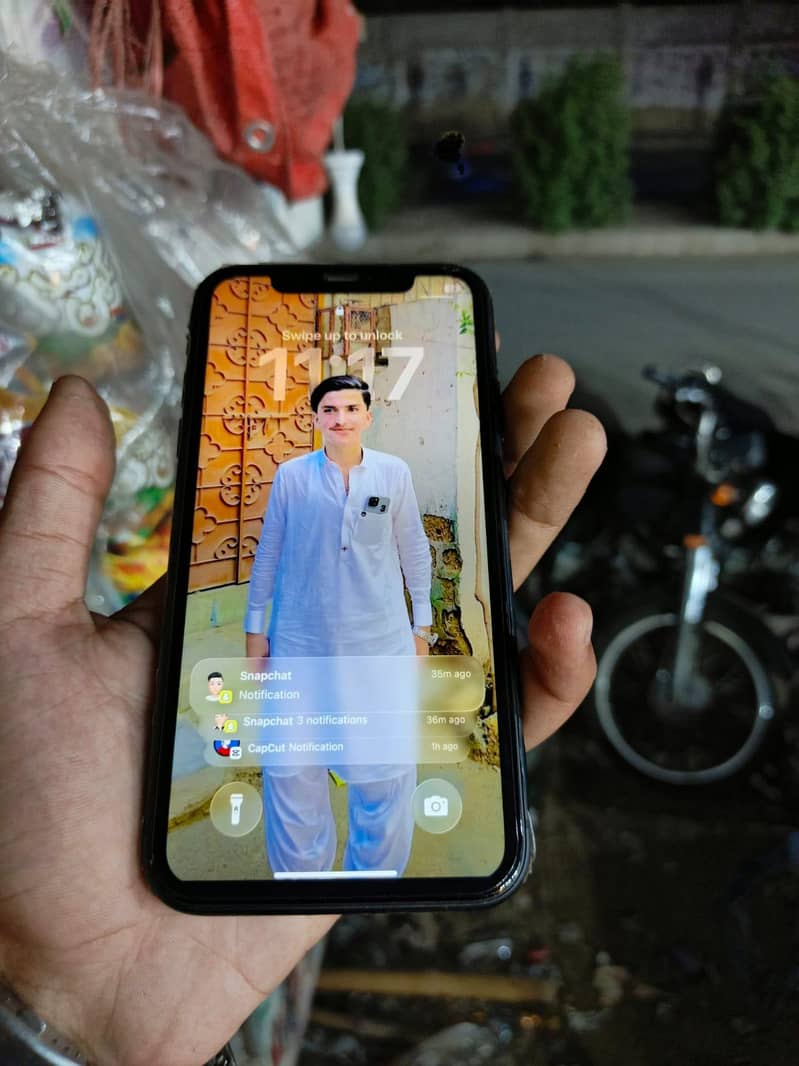 Apple iPhone 11 3